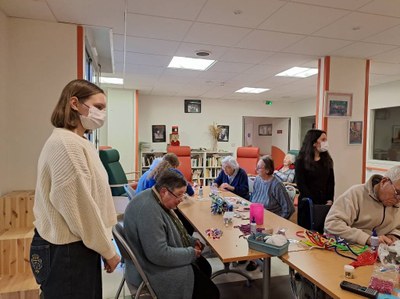 Eléna et Diana   Enclos St Jean EHPAD (1)