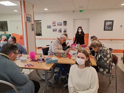 Eléna et Diana   Enclos St Jean EHPAD (3)